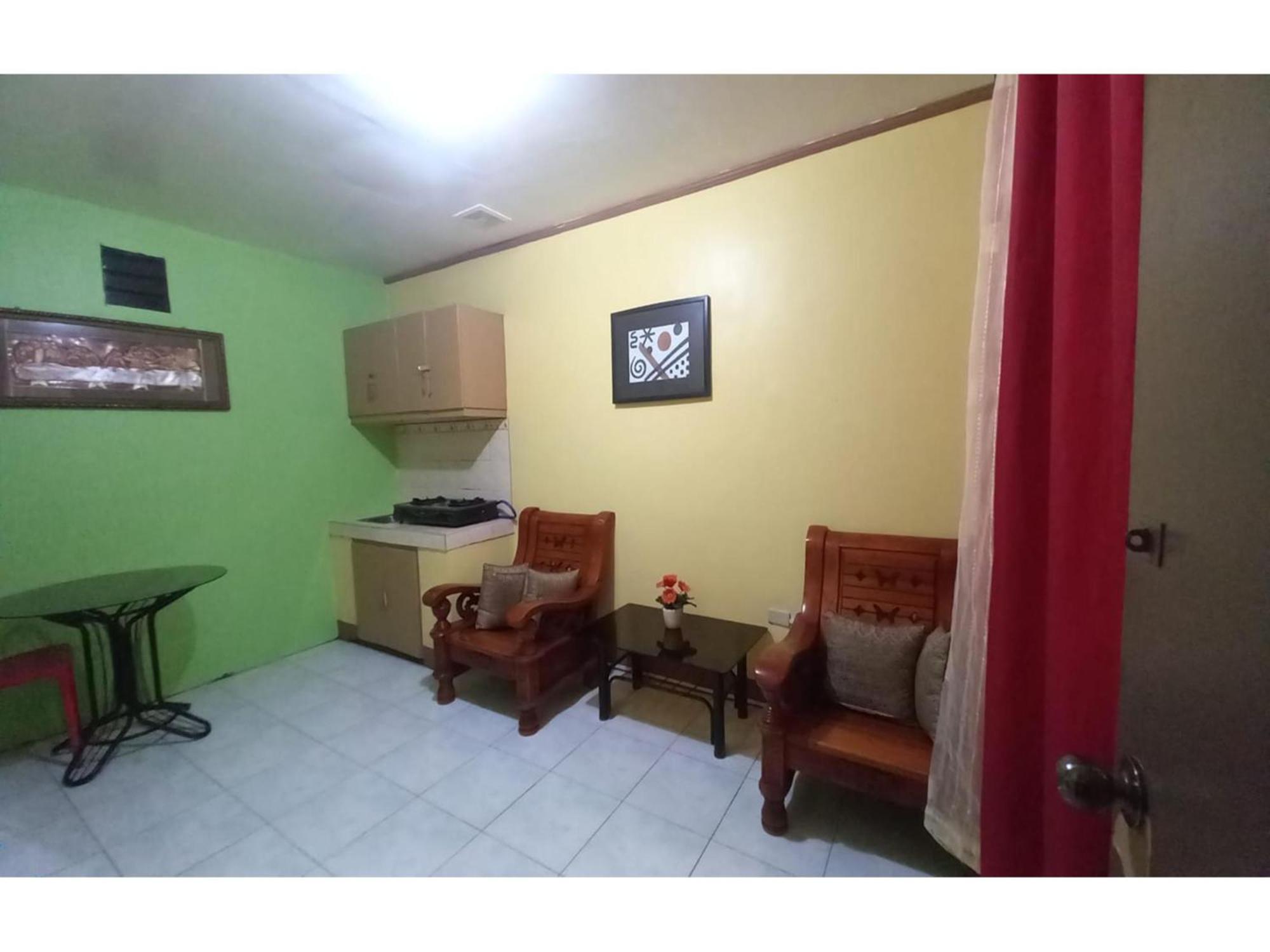 Oyo 1048 Jomckayl Apartelle Naga (Camarines Sur) Exterior foto