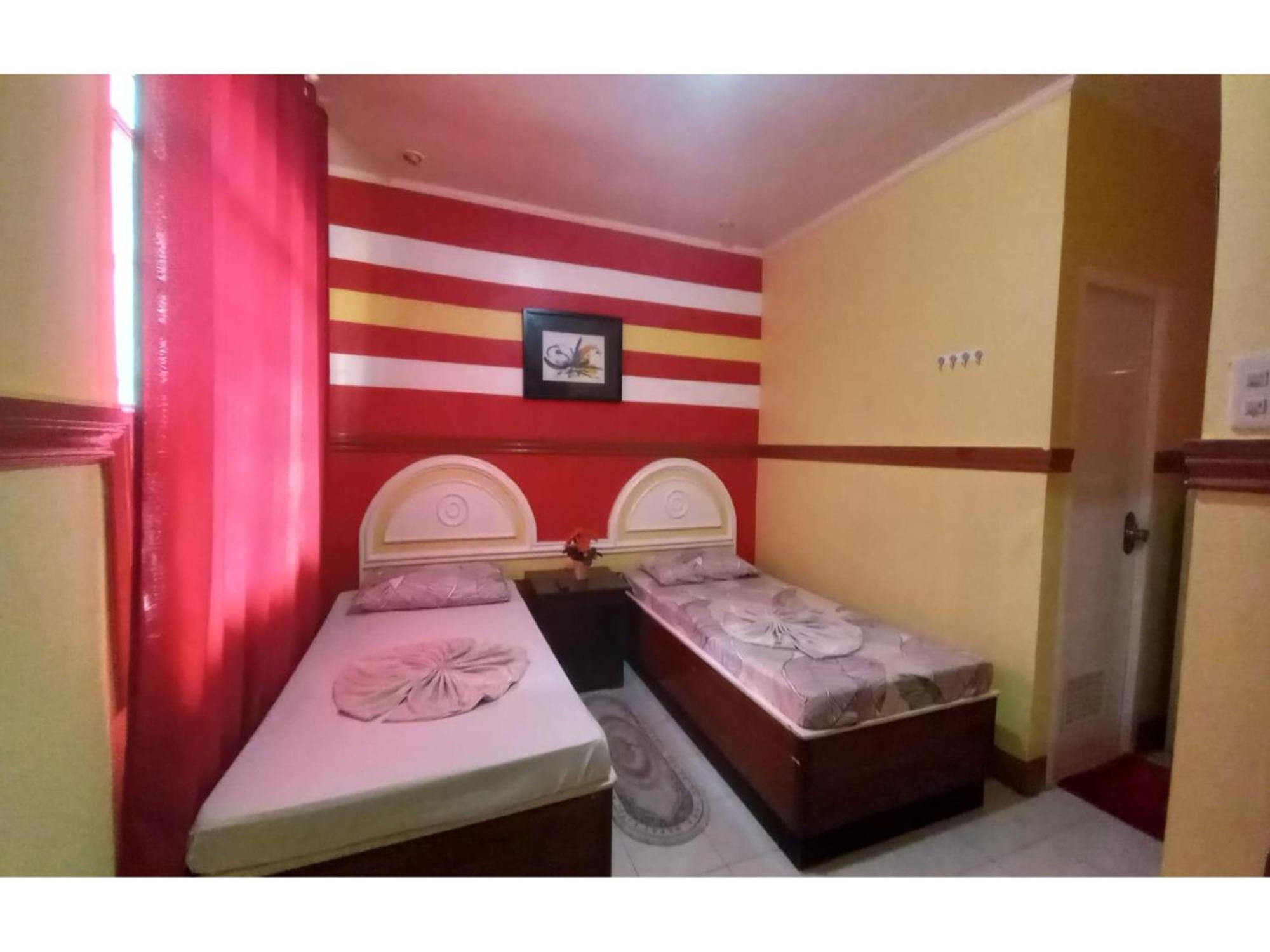 Oyo 1048 Jomckayl Apartelle Naga (Camarines Sur) Exterior foto