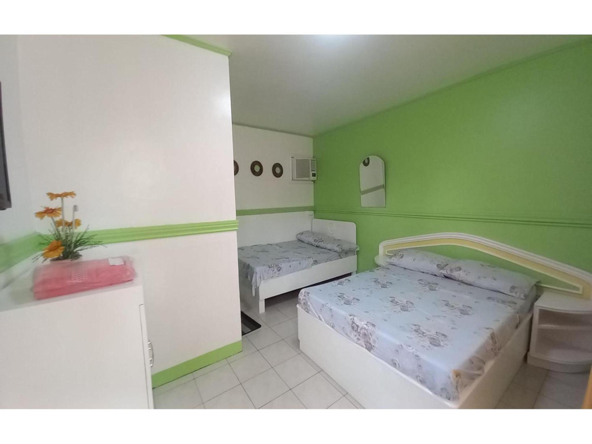 Oyo 1048 Jomckayl Apartelle Naga (Camarines Sur) Exterior foto